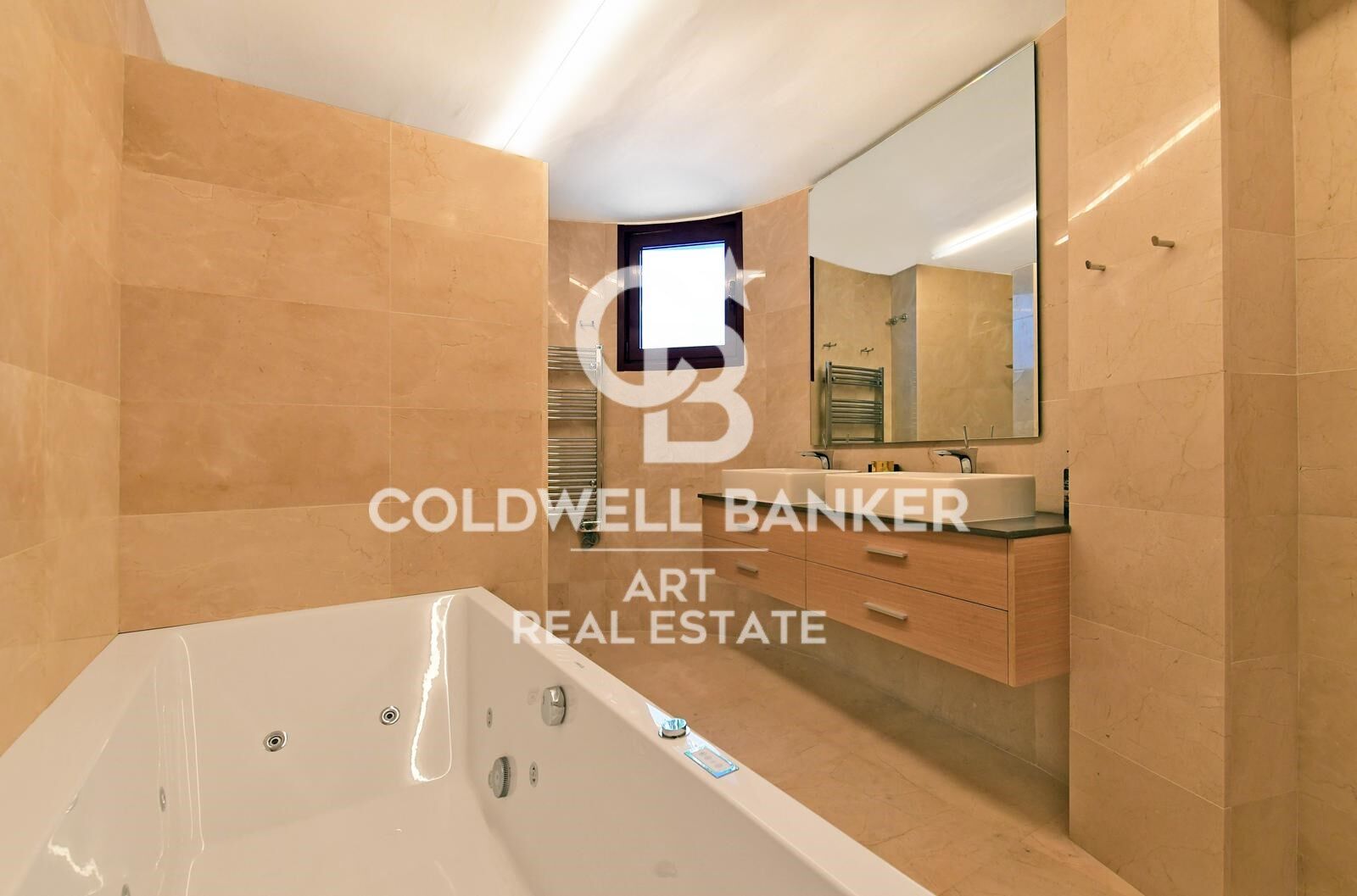 Luxury Villa with Cutting-Edge Design and Panoramic Views in Nueva Andalucía, Marbella