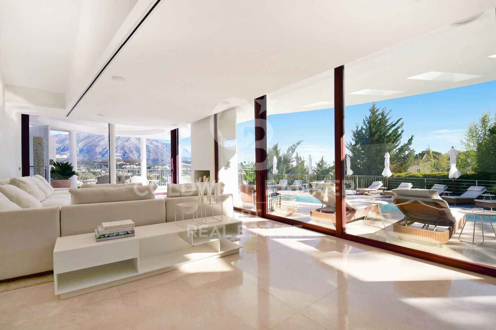 Luxury Villa with Cutting-Edge Design and Panoramic Views in Nueva Andalucía, Marbella