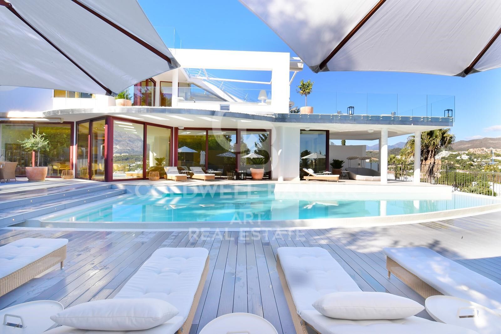 Luxury Villa with Cutting-Edge Design and Panoramic Views in Nueva Andalucía, Marbella