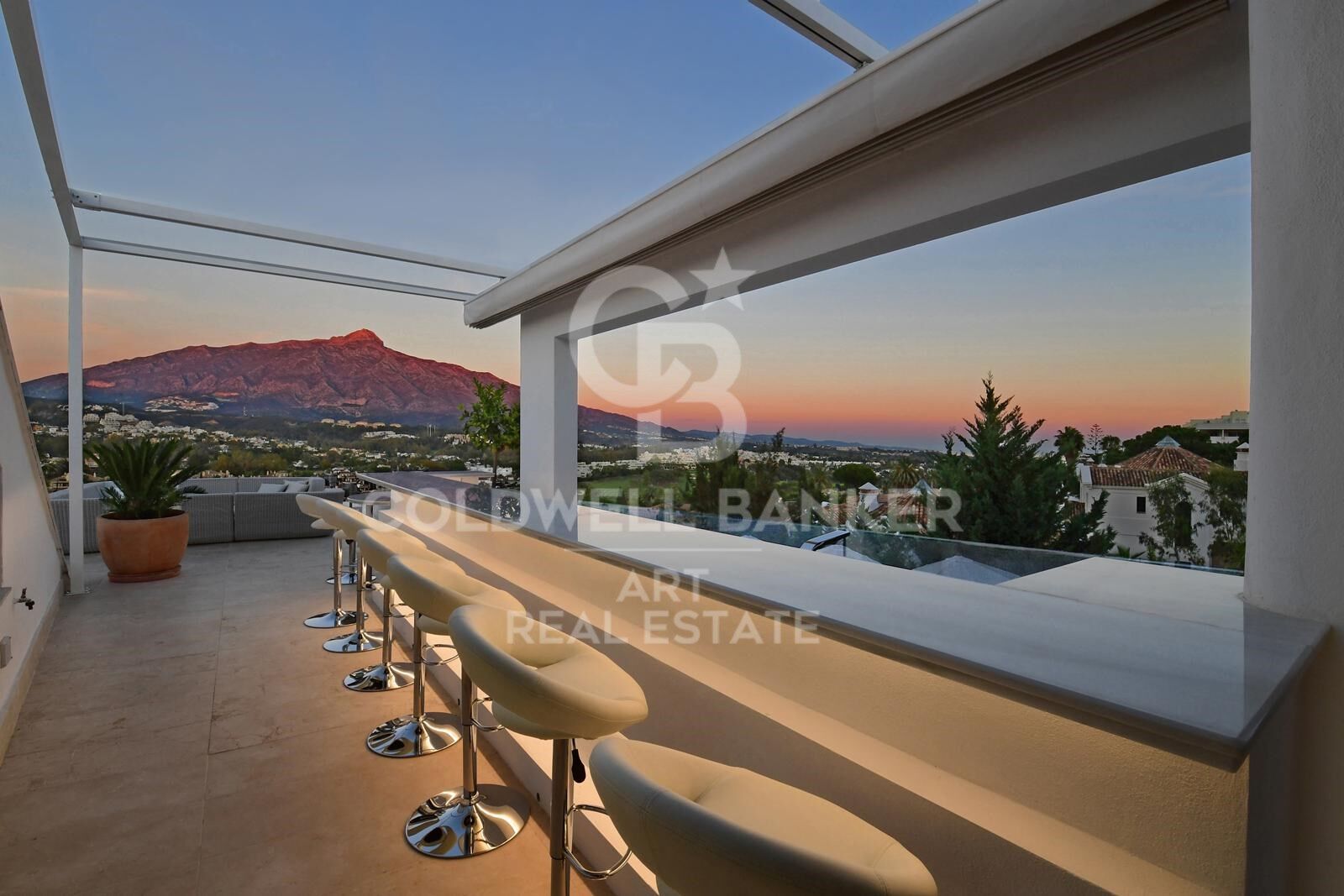 Luxury Villa with Cutting-Edge Design and Panoramic Views in Nueva Andalucía, Marbella