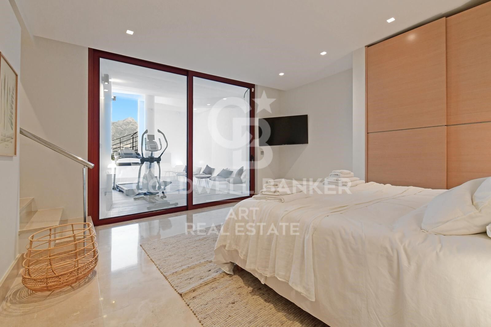 Luxury Villa with Cutting-Edge Design and Panoramic Views in Nueva Andalucía, Marbella