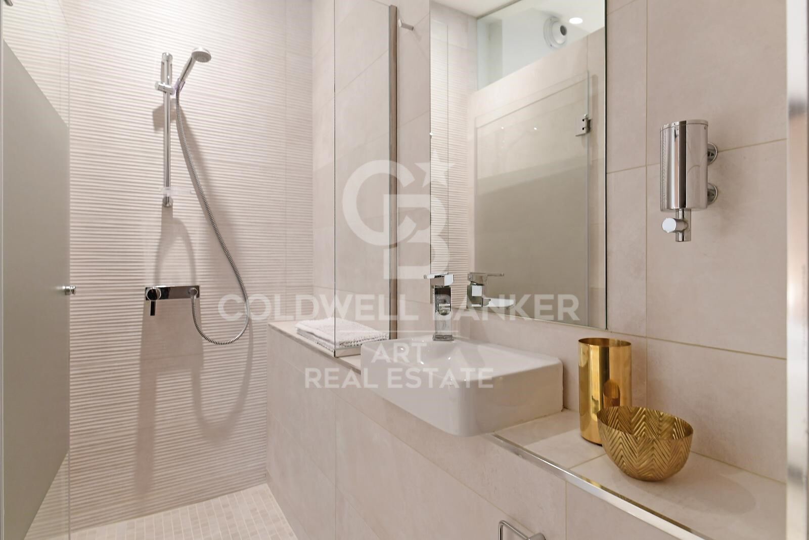 Luxury Villa with Cutting-Edge Design and Panoramic Views in Nueva Andalucía, Marbella