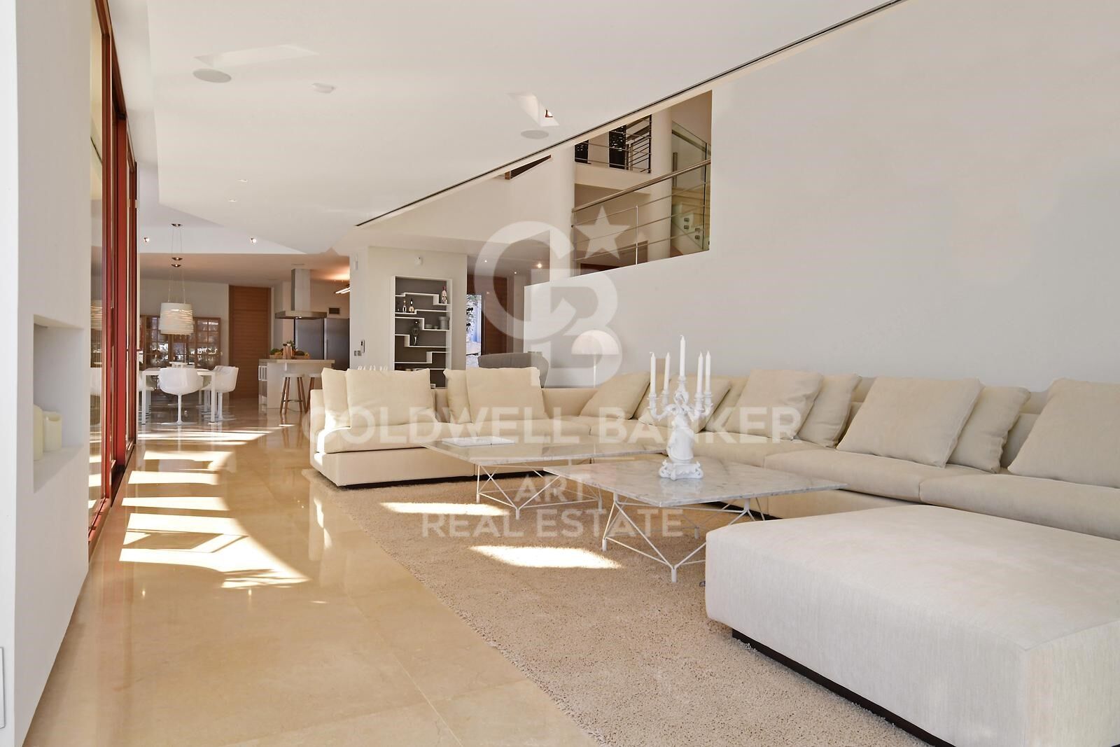 Luxury Villa with Cutting-Edge Design and Panoramic Views in Nueva Andalucía, Marbella
