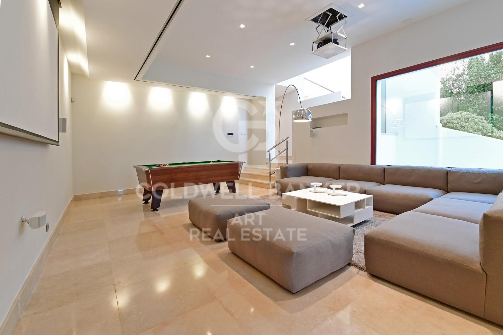 Luxury Villa with Cutting-Edge Design and Panoramic Views in Nueva Andalucía, Marbella