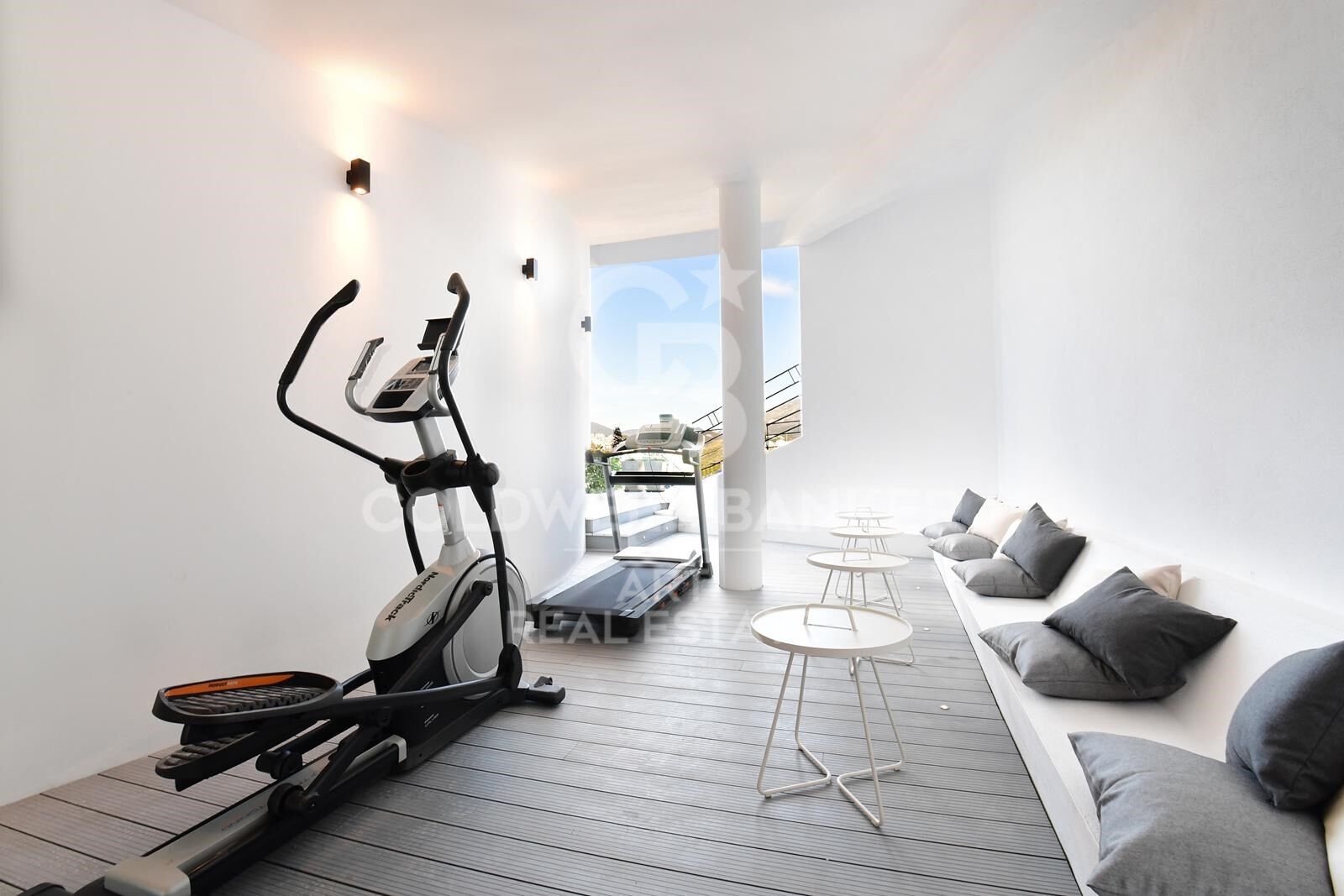 Luxury Villa with Cutting-Edge Design and Panoramic Views in Nueva Andalucía, Marbella