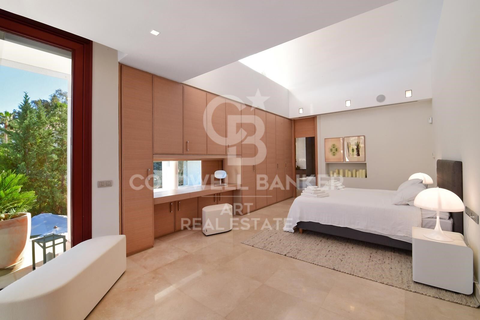 Luxury Villa with Cutting-Edge Design and Panoramic Views in Nueva Andalucía, Marbella