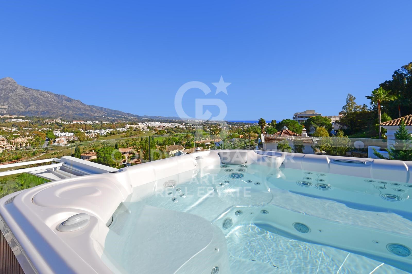 Luxury Villa with Cutting-Edge Design and Panoramic Views in Nueva Andalucía, Marbella