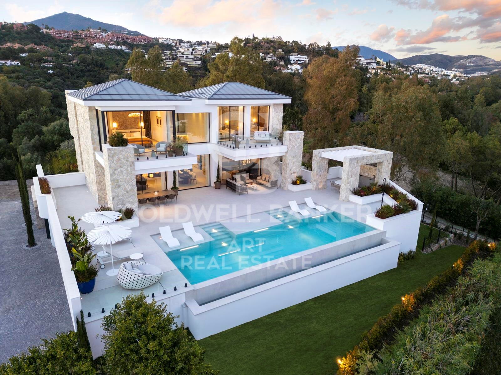 Obra maestra moderna a estrenar con vistas panorámicas en La Quinta, Benahavís