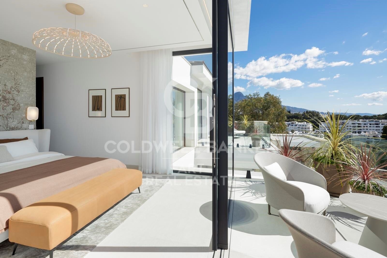 Obra maestra moderna a estrenar con vistas panorámicas en La Quinta, Benahavís
