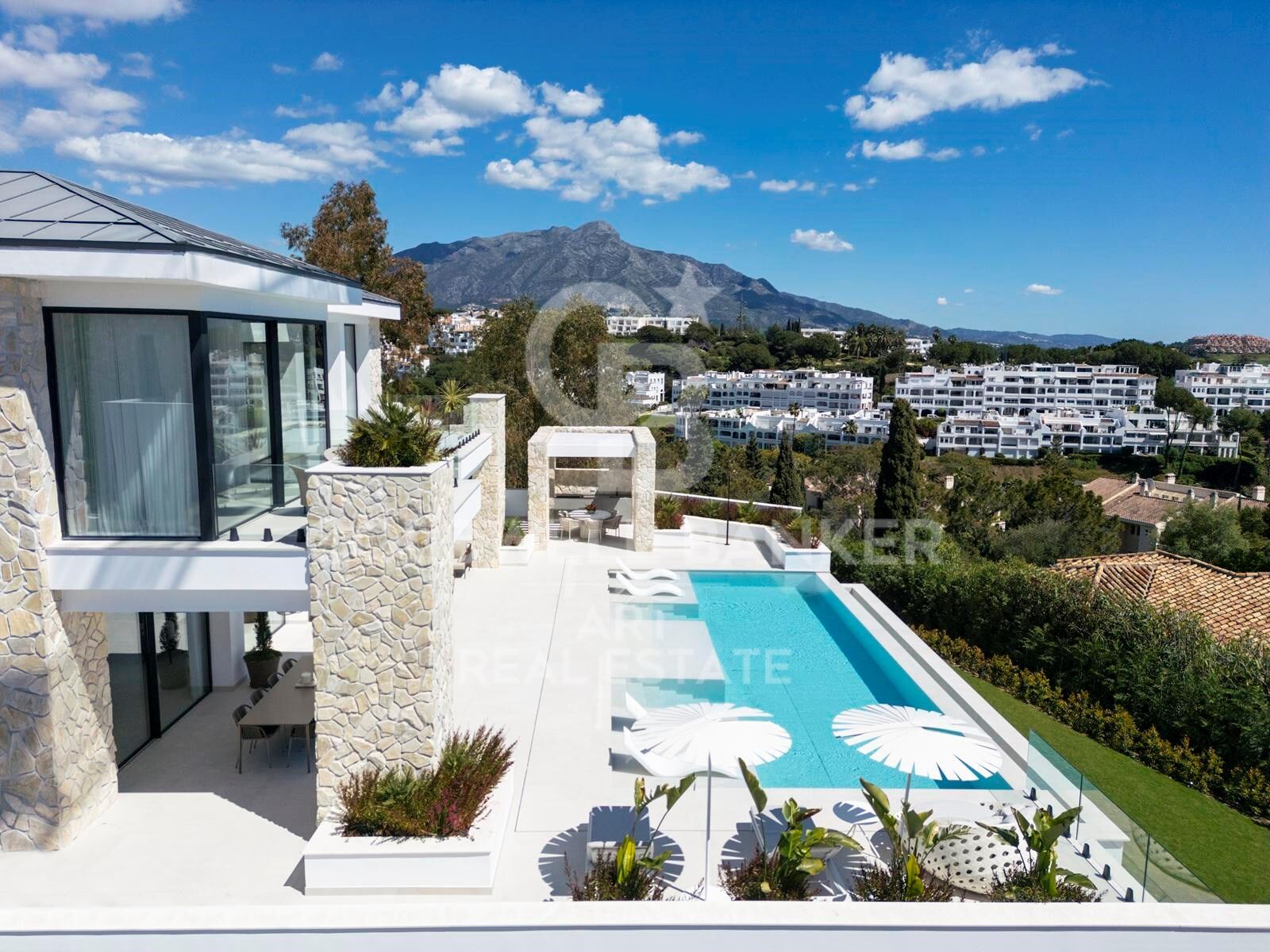 Chef-d'oeuvre moderne avec vues panoramiques à La Quinta, Benahavís