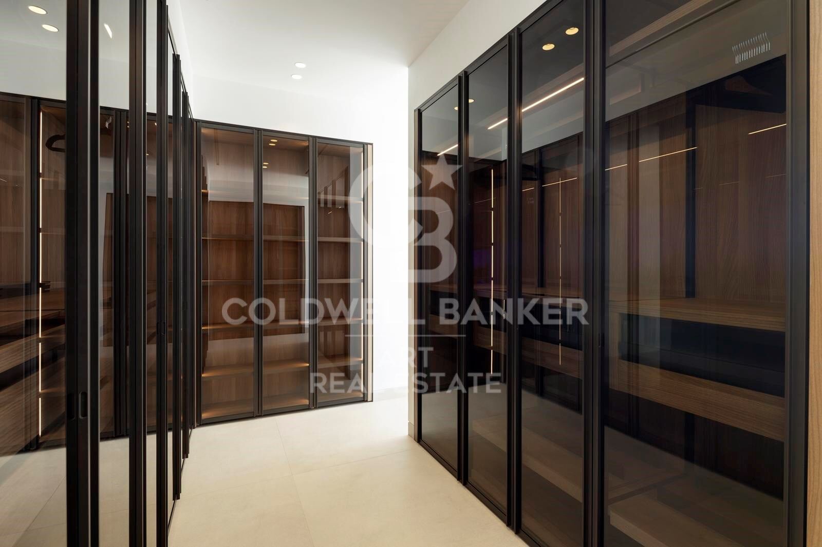 Modern brand-new masterpiece villa with panoramic views in La Quinta, Benahavís