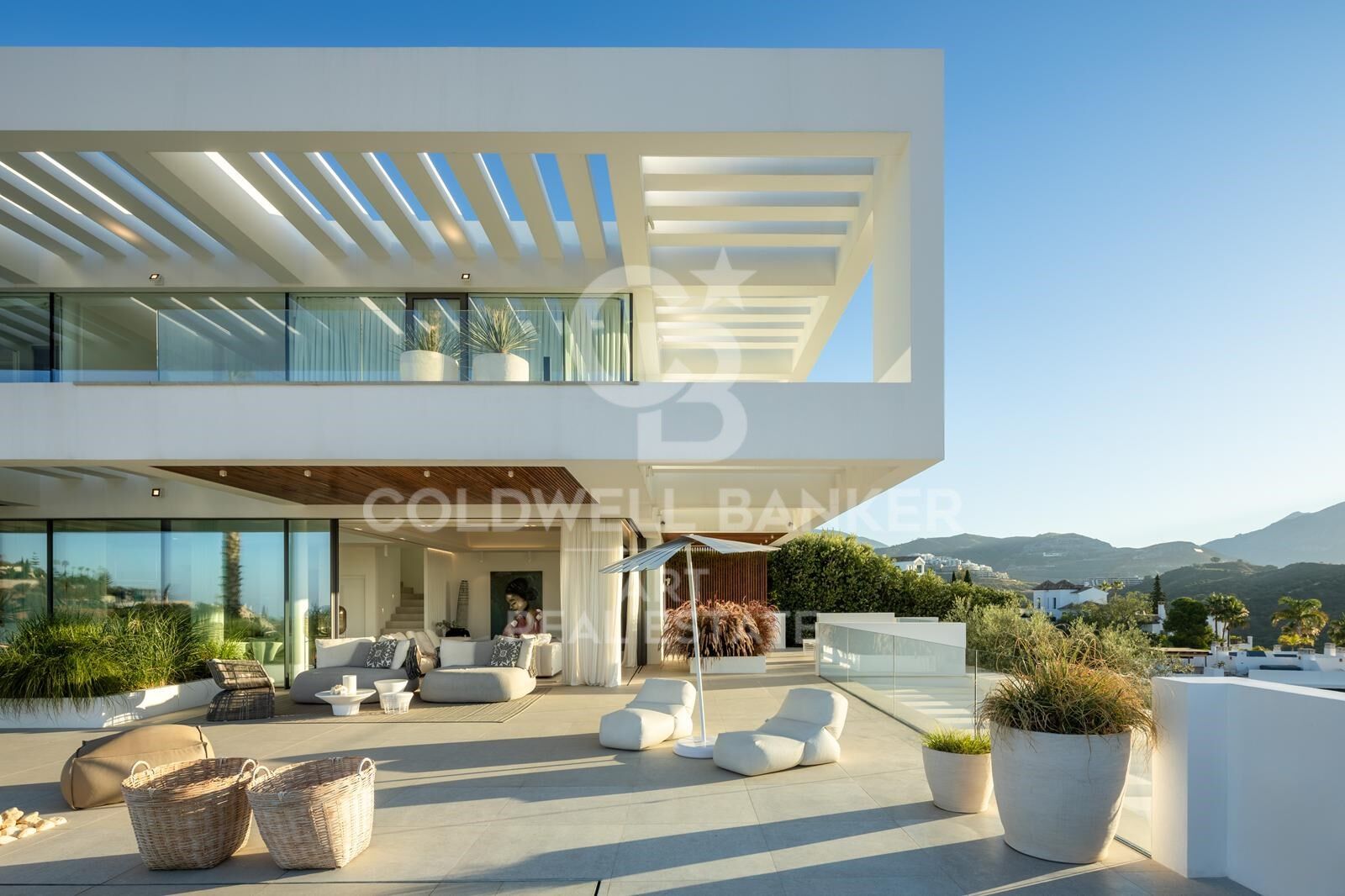 Villa contemporánea con vistas panorámicas al mar en La Quinta, Benahavís