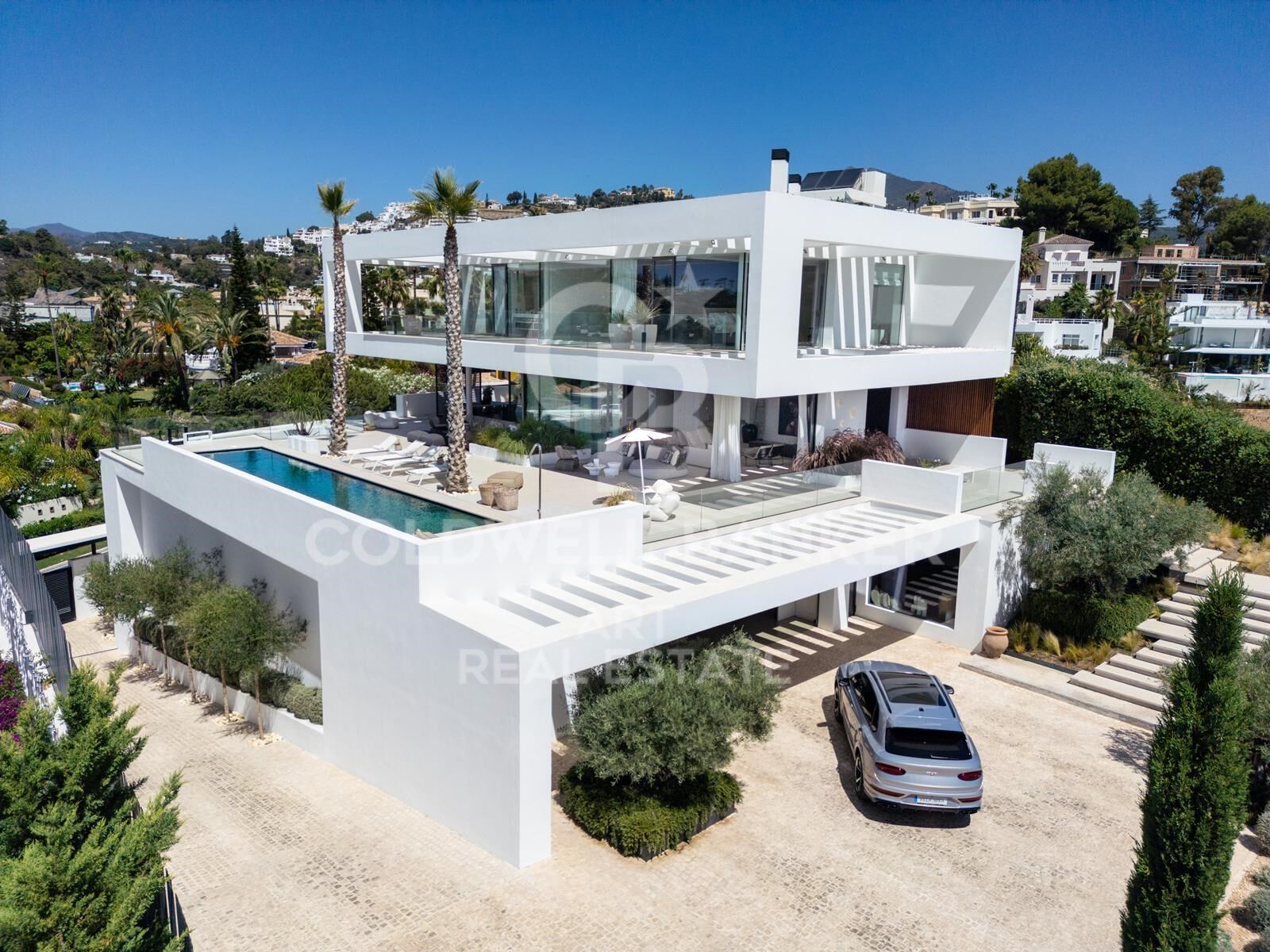 Villa contemporánea con vistas panorámicas al mar en La Quinta, Benahavís