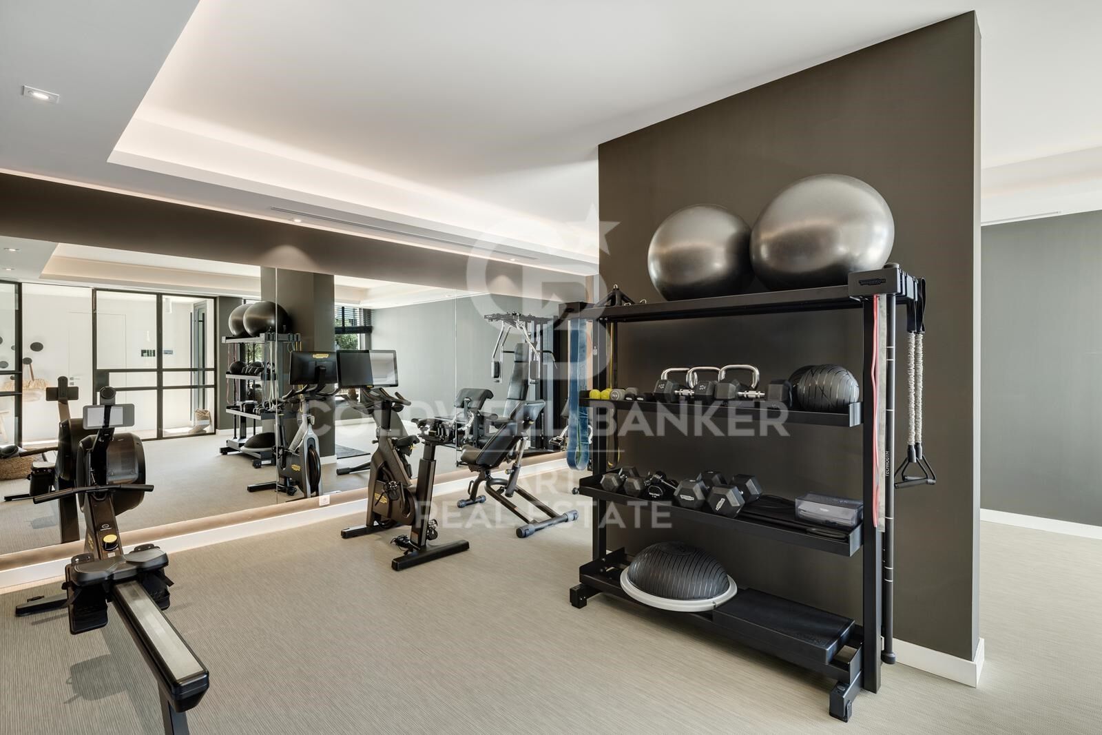 Contemporary villa with panoramic sea views in La Quinta, Benahavís