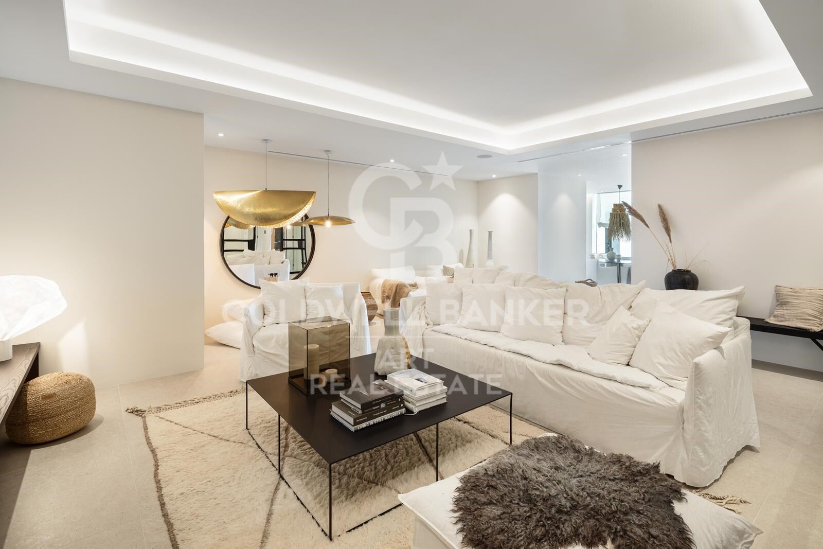 Contemporary villa with panoramic sea views in La Quinta, Benahavís