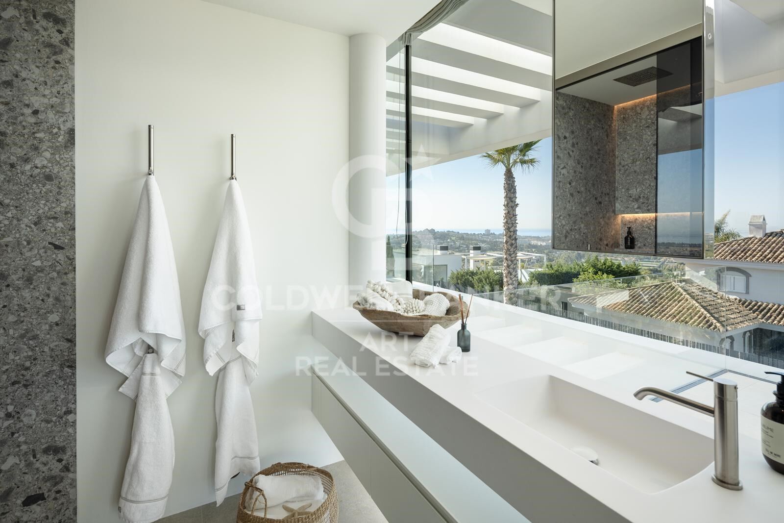 Villa contemporánea con vistas panorámicas al mar en La Quinta, Benahavís