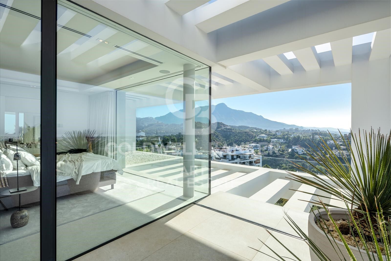 Villa contemporaine avec vue panoramique sur la mer à La Quinta, Benahavís