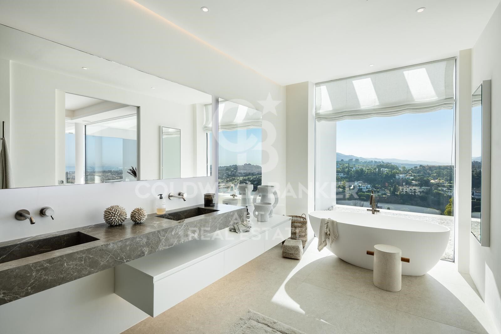 Villa contemporaine avec vue panoramique sur la mer à La Quinta, Benahavís