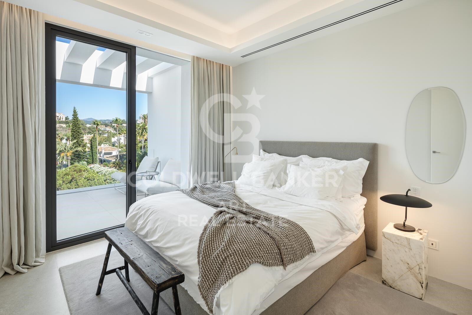 Villa contemporánea con vistas panorámicas al mar en La Quinta, Benahavís