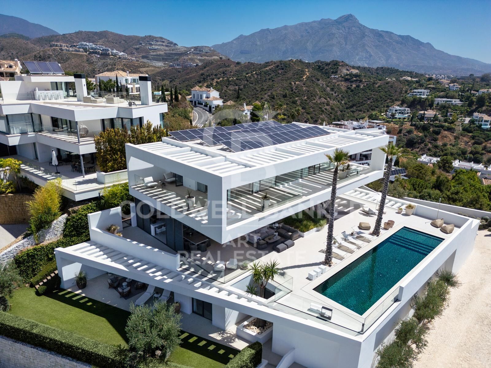 Villa contemporánea con vistas panorámicas al mar en La Quinta, Benahavís