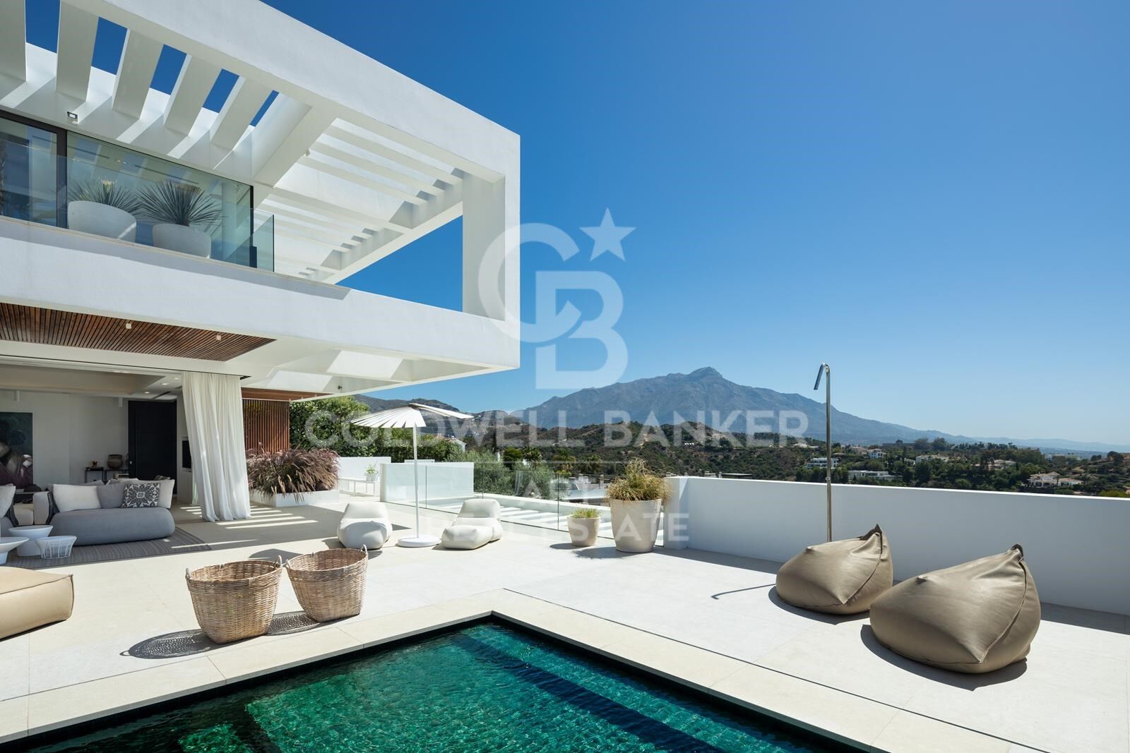 Villa contemporaine avec vue panoramique sur la mer à La Quinta, Benahavís
