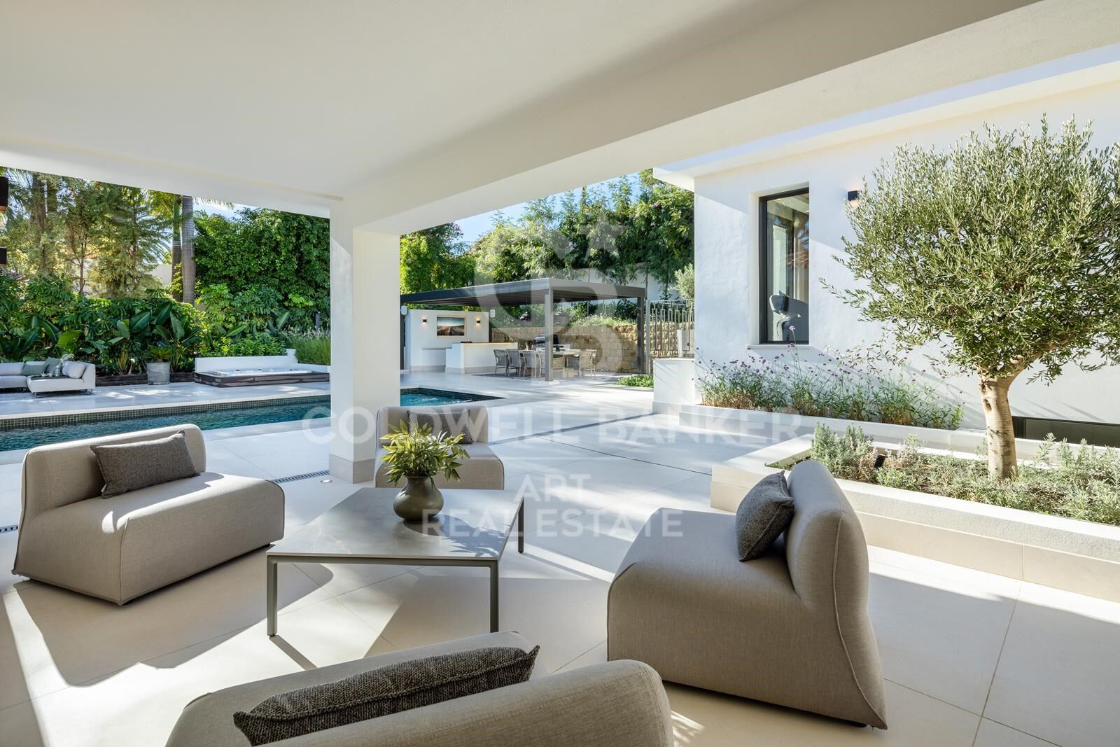Modern luxury villa in prestigious Nueva Andalucía, Las Brisas