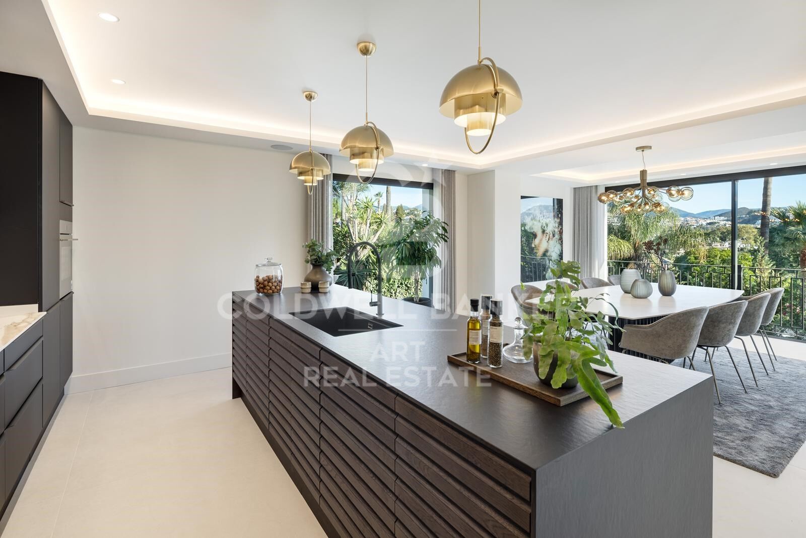 Modern luxury villa in prestigious Nueva Andalucía, Las Brisas