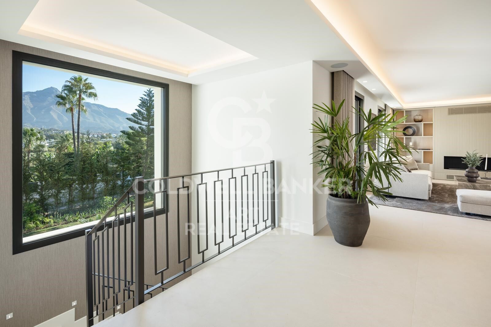 Modern luxury villa in prestigious Nueva Andalucía, Las Brisas