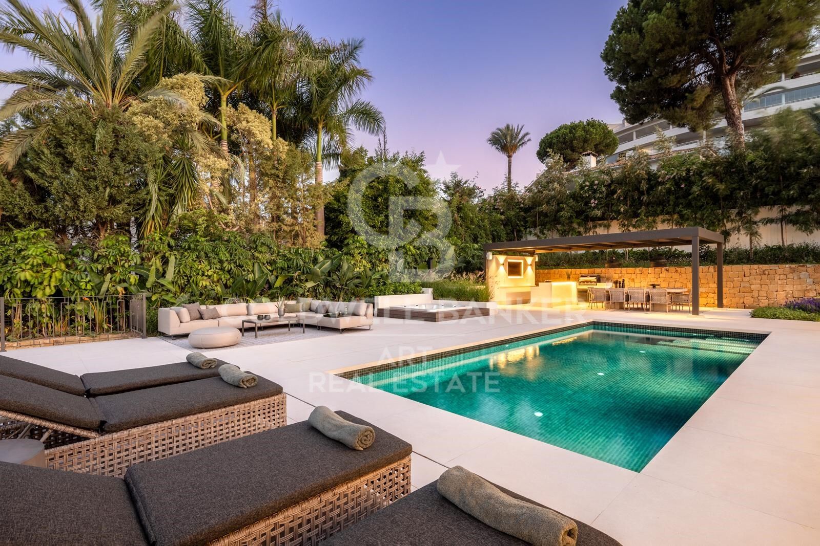 Modern luxury villa in prestigious Nueva Andalucía, Las Brisas