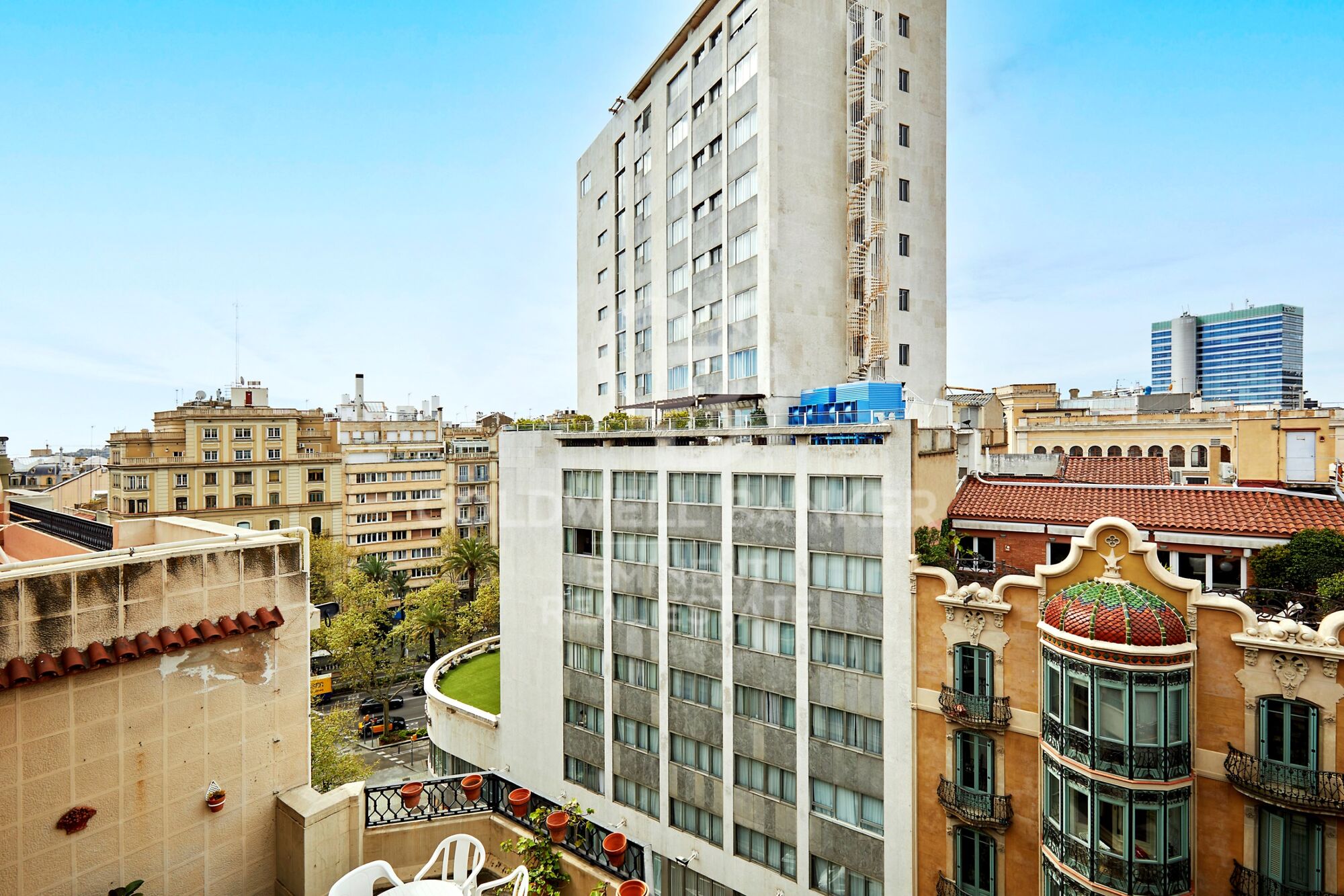Apartment for sale located on Muntaner Street, next to Avenida Diagonal and Francesc Macià.