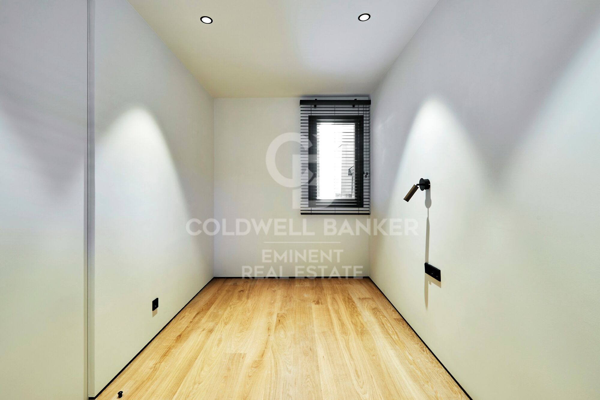 Apartment for sale located on Muntaner Street, next to Avenida Diagonal and Francesc Macià.