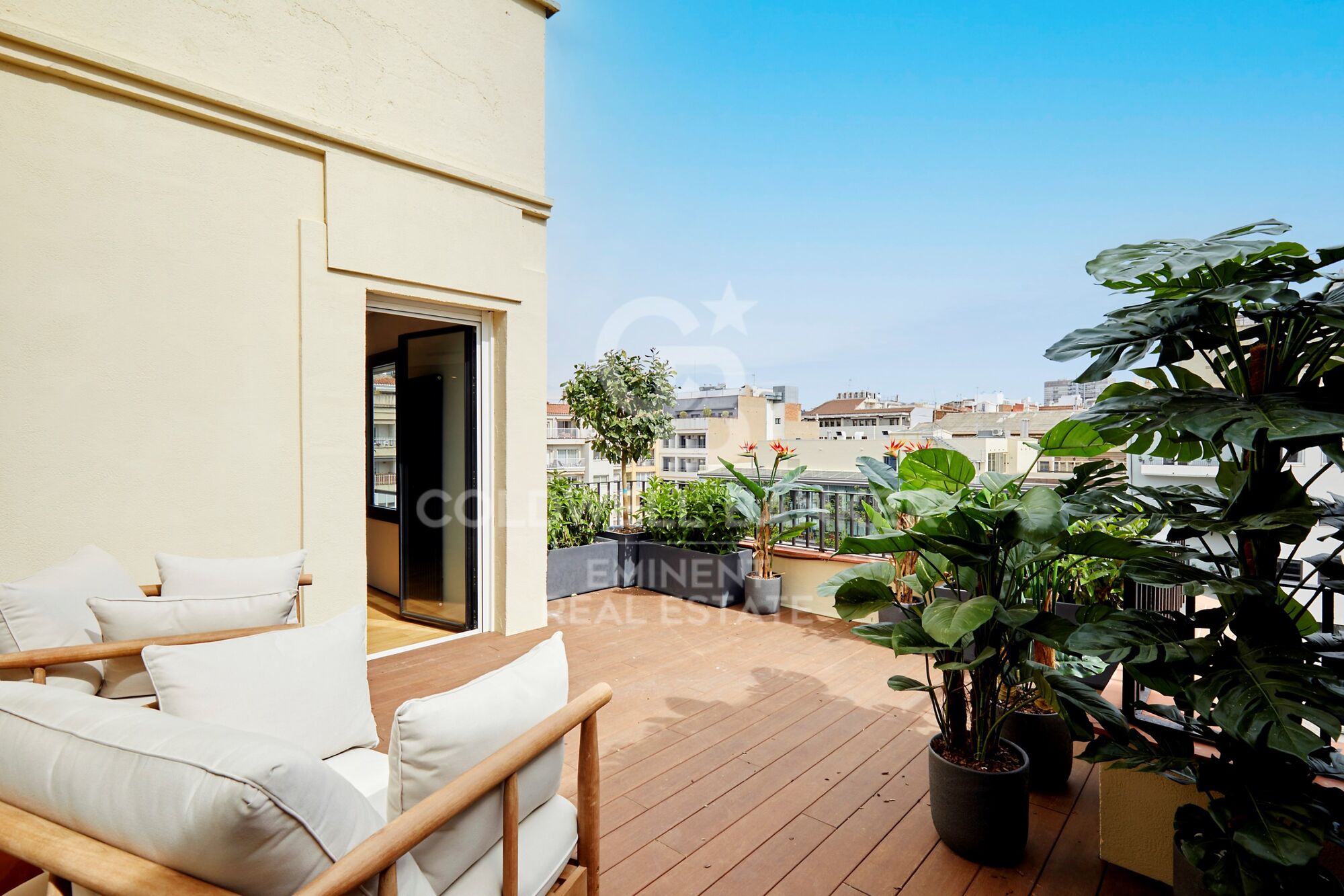 Appartement à vendre situé rue Muntaner, à côté de l'Avenida Diagonal et de la rue Francesc Macià.