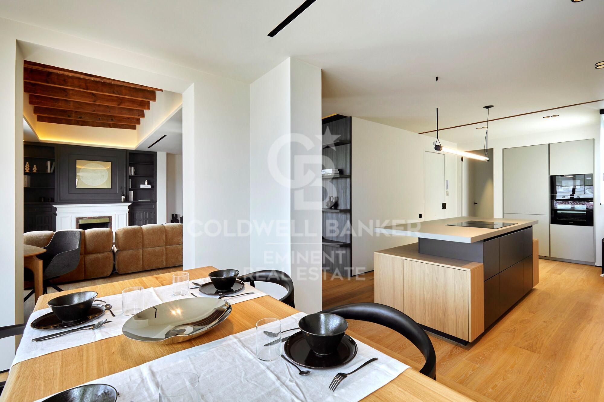 Appartement à vendre situé rue Muntaner, à côté de l'Avenida Diagonal et de la rue Francesc Macià.