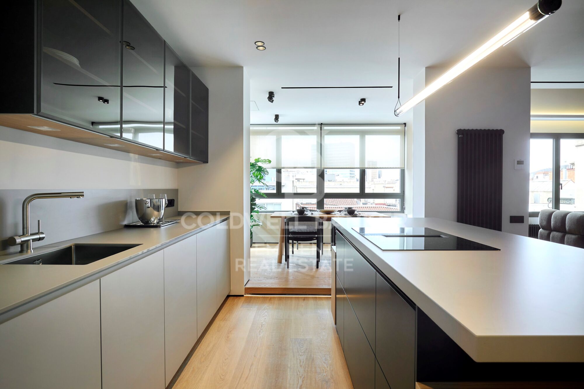 Appartement à vendre situé rue Muntaner, à côté de l'Avenida Diagonal et de la rue Francesc Macià.