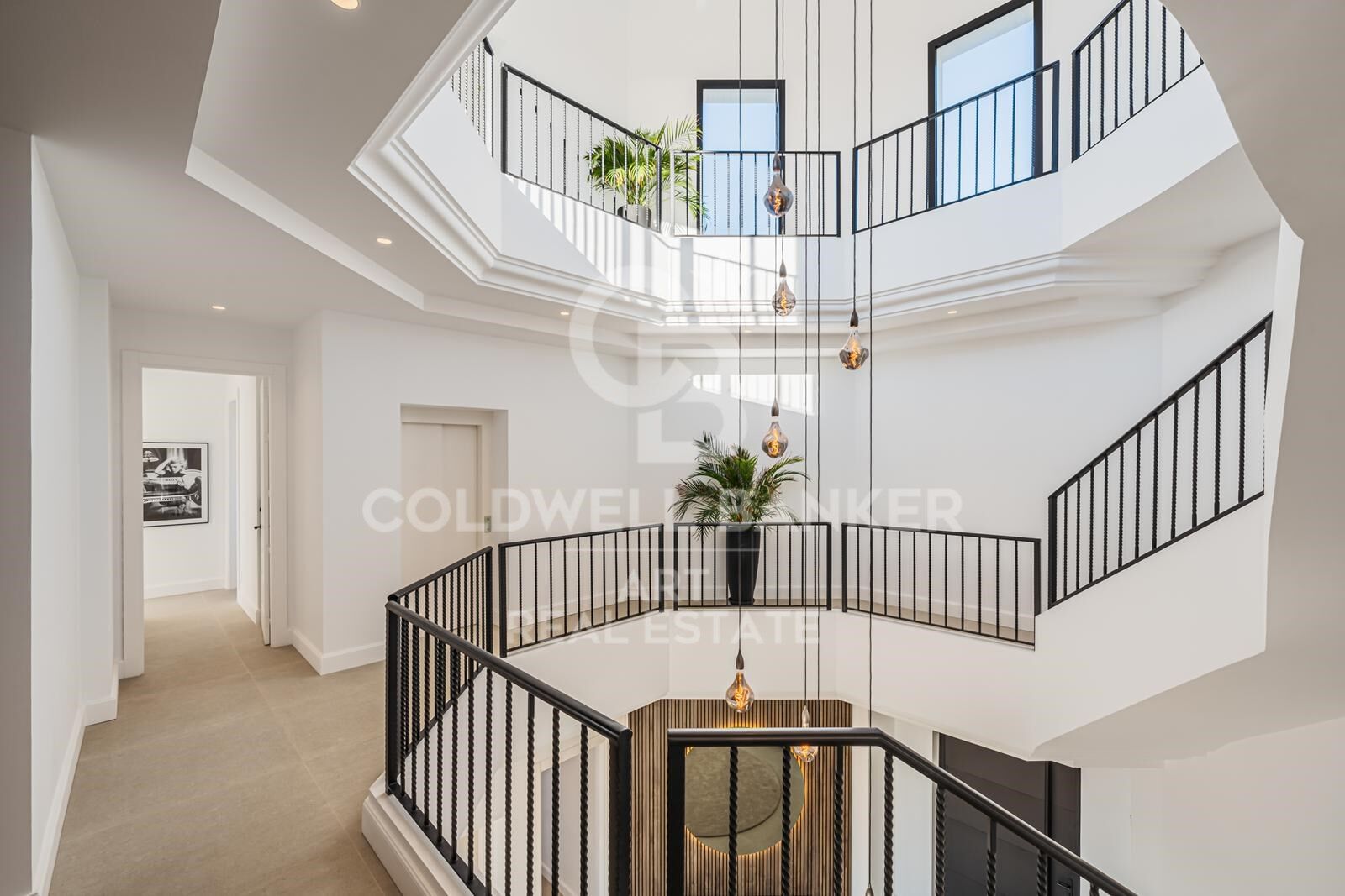 Impressive villa with panoramic sea views in Los Flamingos, Benahavís