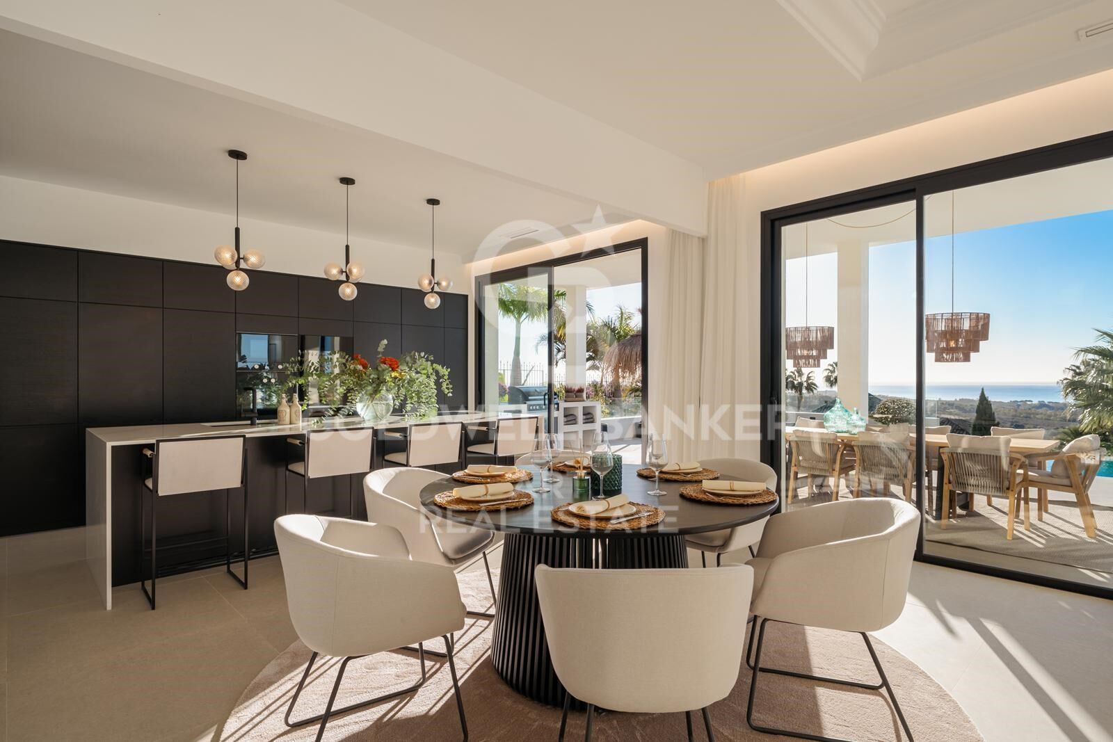 Impresionante villa con vistas panorámicas al mar en Los Flamingos, Benahavís