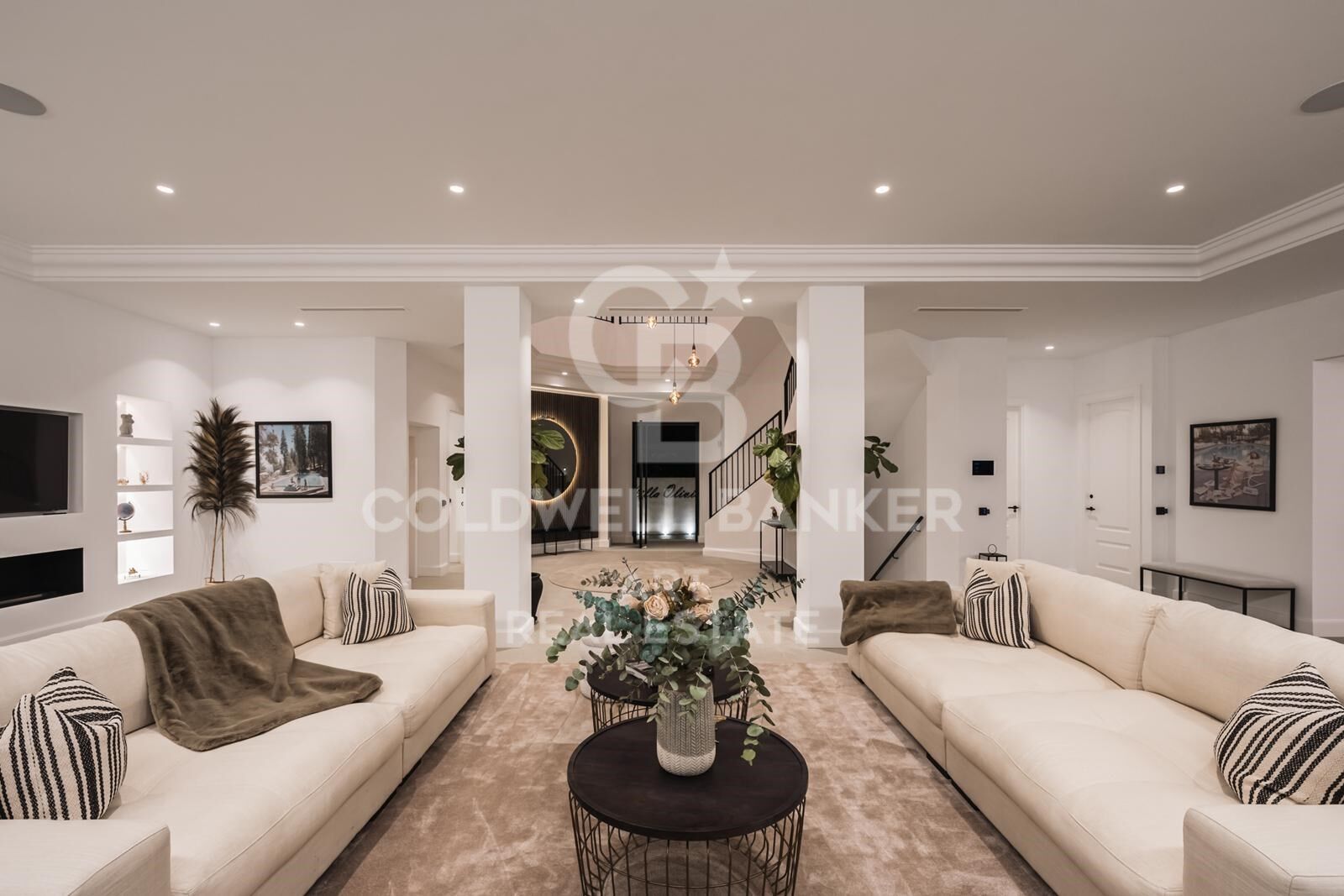Impressive villa with panoramic sea views in Los Flamingos, Benahavís