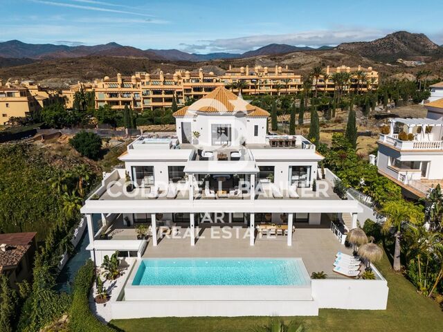 Impressive villa with panoramic sea views in Los Flamingos, Benahavís