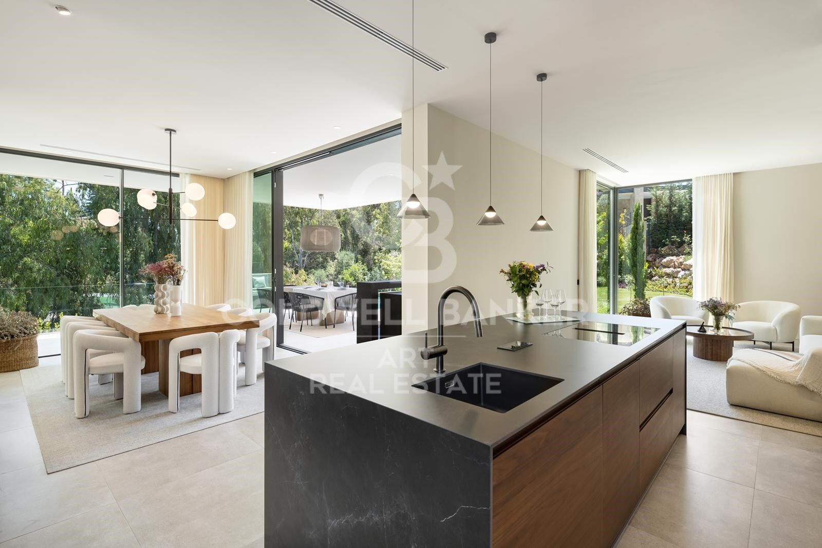 Elegant eco-conscious villa with panoramic views in prestigious La Cerquilla, Nueva Andalucía