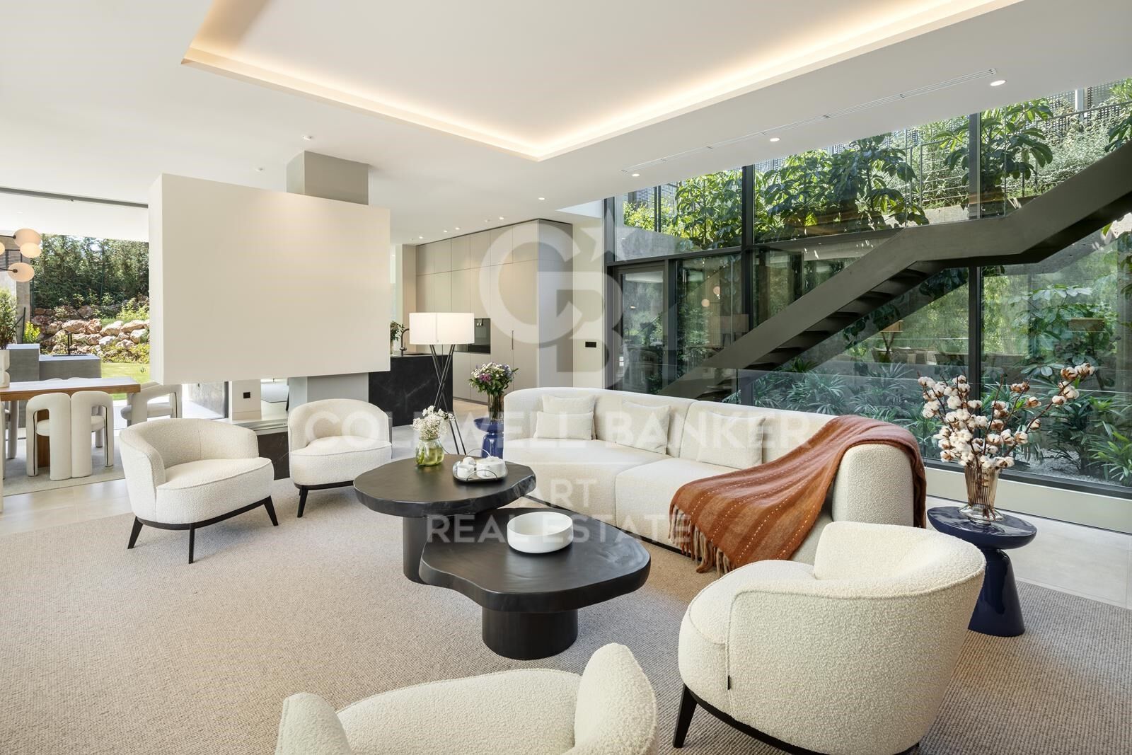 Elegant eco-conscious villa with panoramic views in prestigious La Cerquilla, Nueva Andalucía