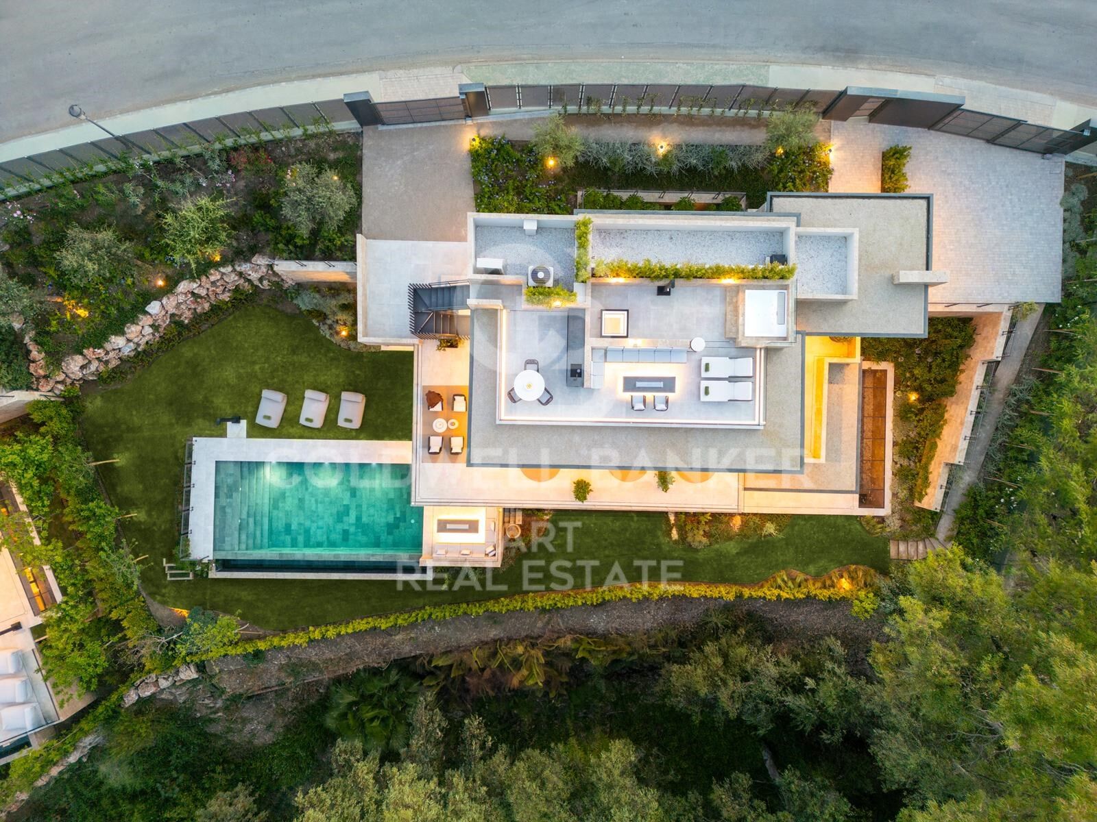 Elegant eco-conscious villa with panoramic views in prestigious La Cerquilla, Nueva Andalucía