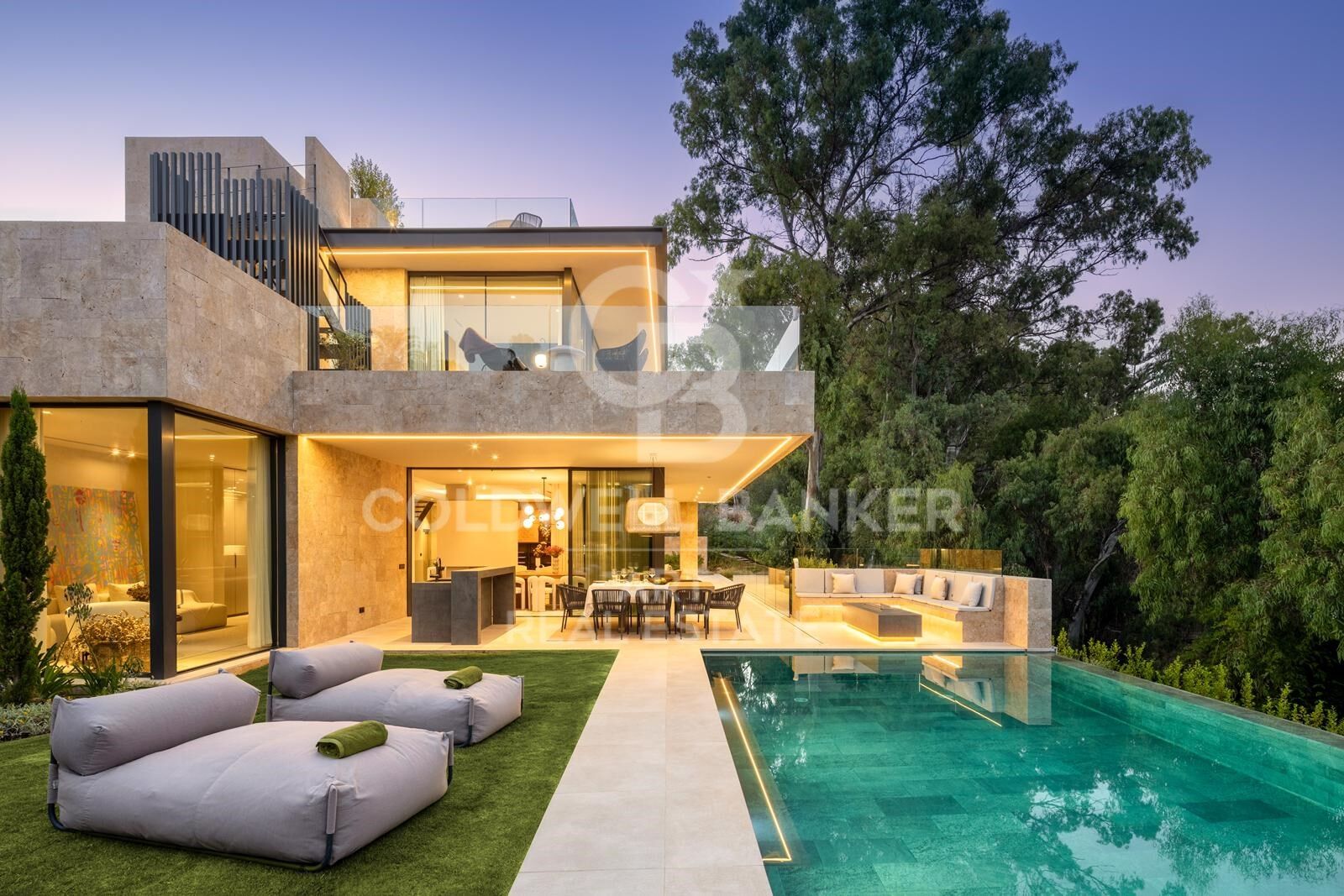 Elegant eco-conscious villa with panoramic views in prestigious La Cerquilla, Nueva Andalucía