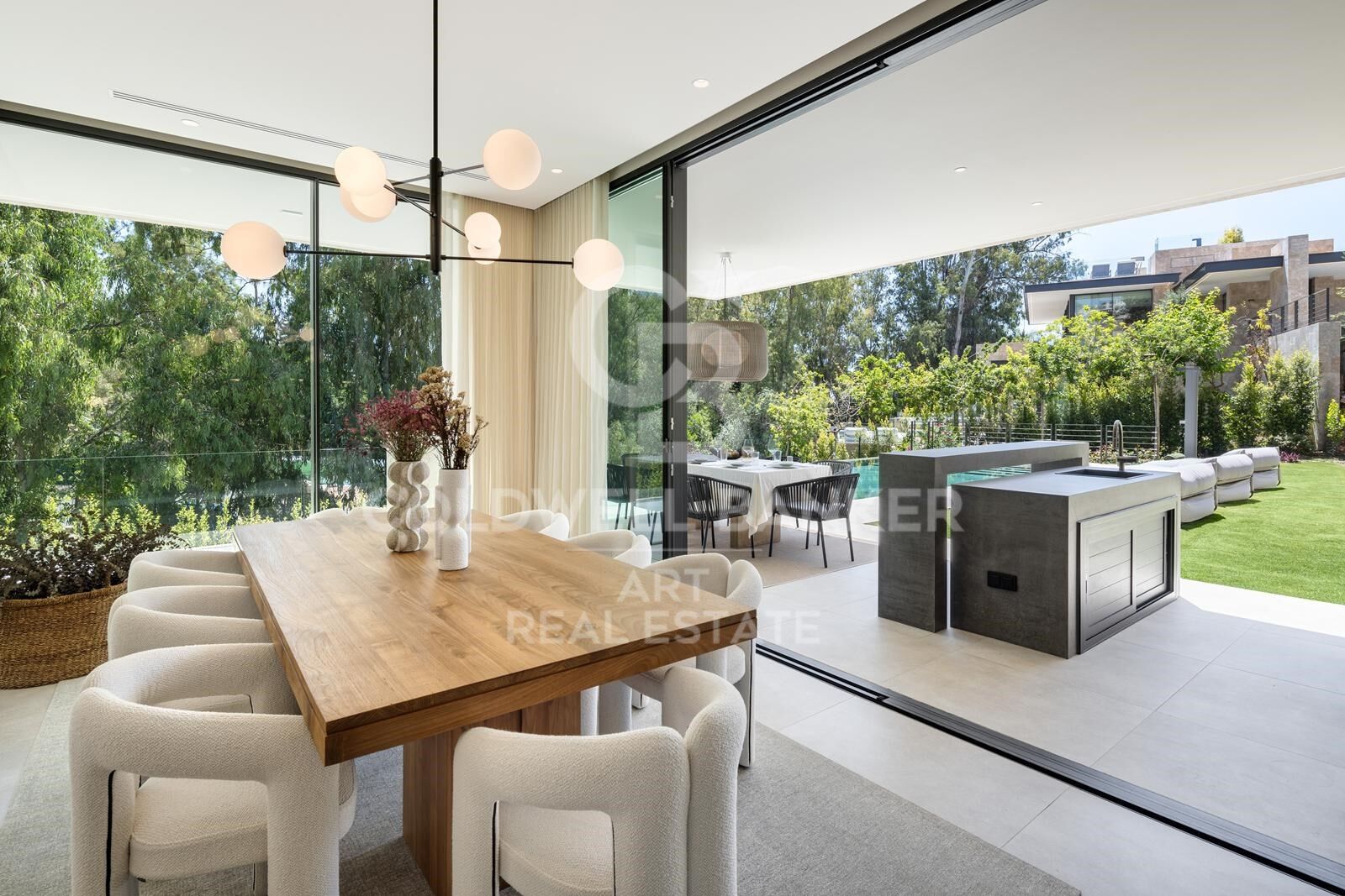 Elegant eco-conscious villa with panoramic views in prestigious La Cerquilla, Nueva Andalucía