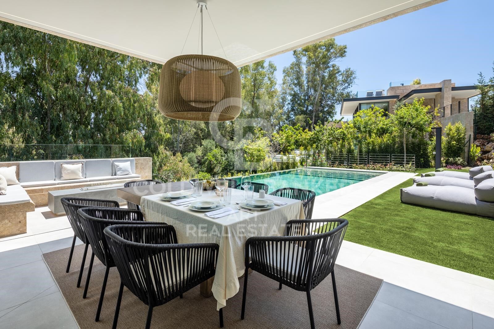 Elegant eco-conscious villa with panoramic views in prestigious La Cerquilla, Nueva Andalucía