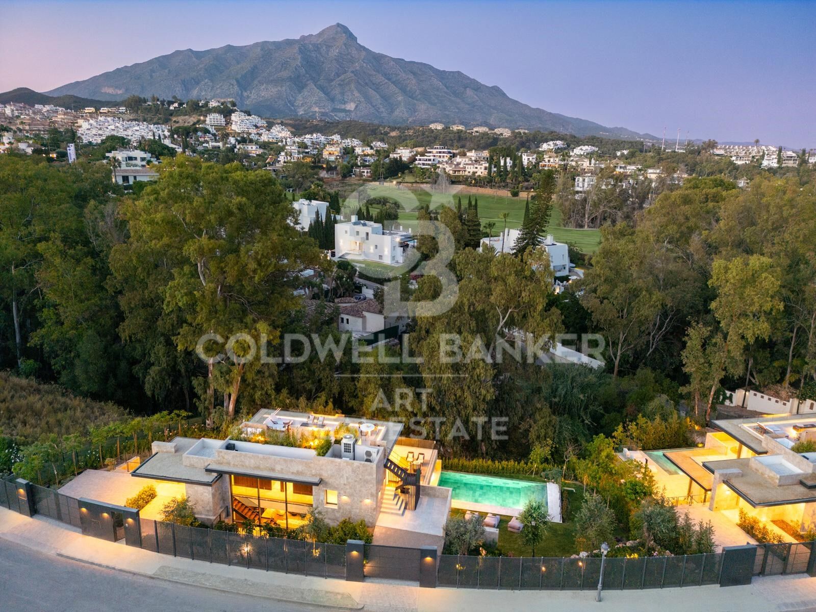 Elegant eco-conscious villa with panoramic views in prestigious La Cerquilla, Nueva Andalucía
