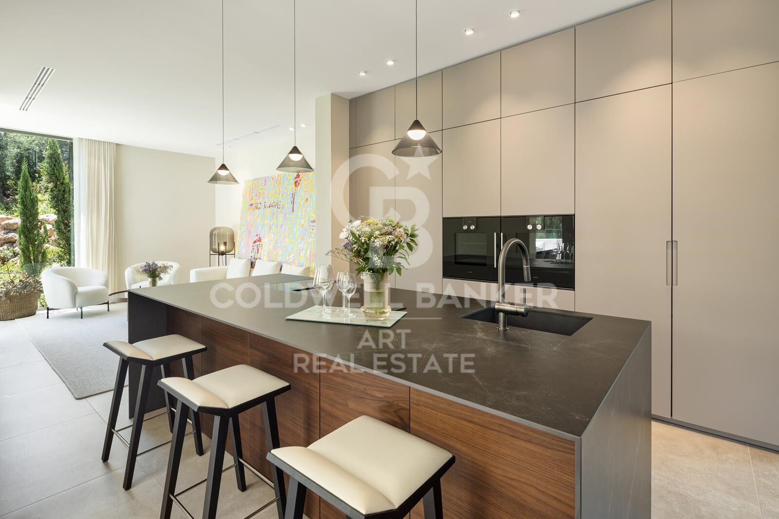 Elegant eco-conscious villa with panoramic views in prestigious La Cerquilla, Nueva Andalucía