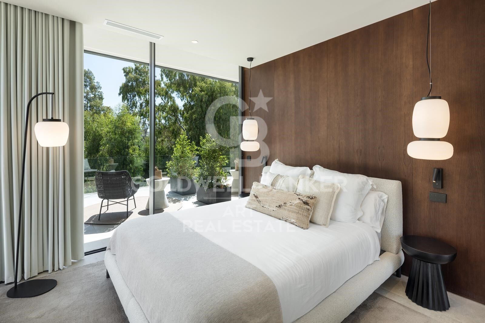 Elegant eco-conscious villa with panoramic views in prestigious La Cerquilla, Nueva Andalucía