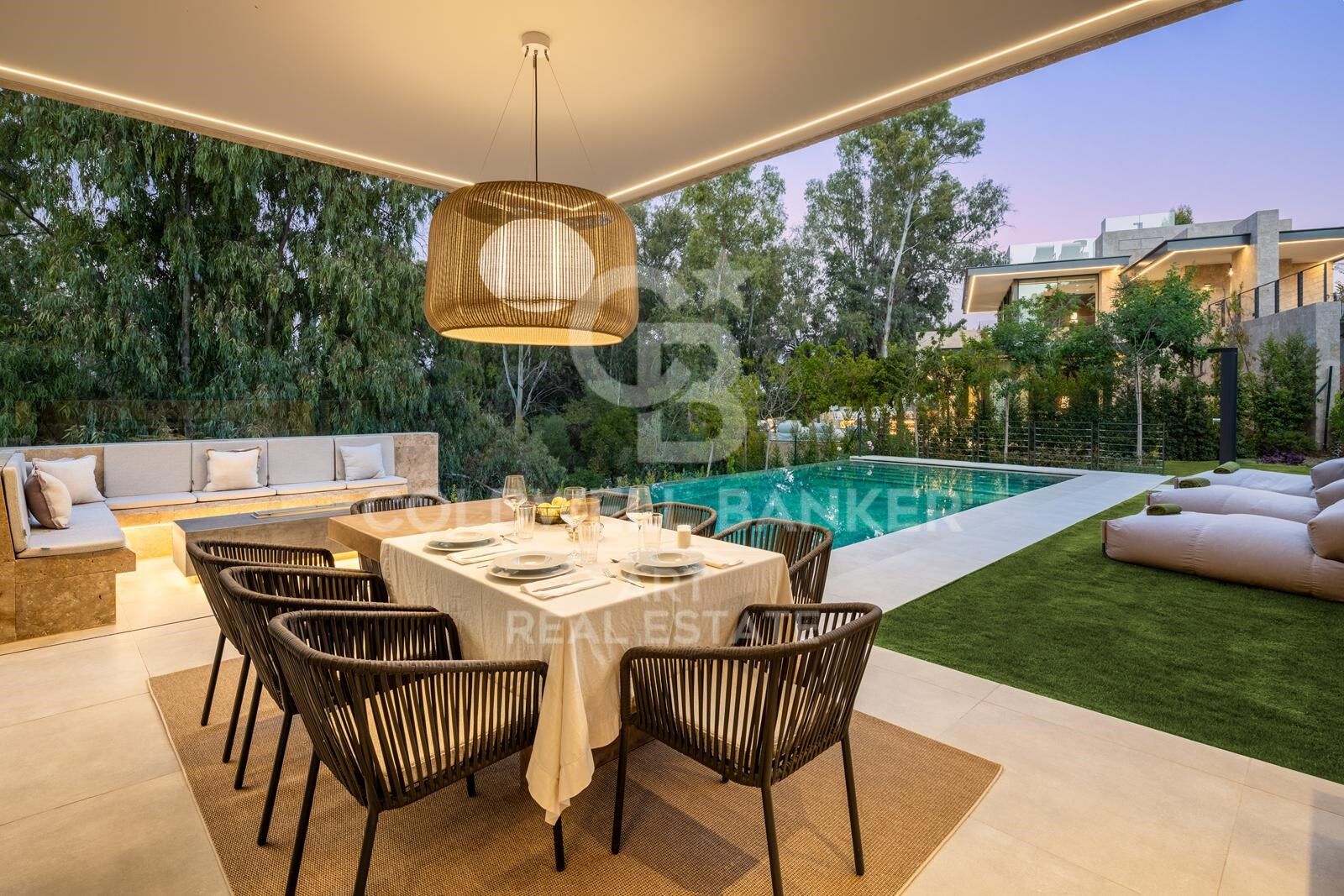 Elegant eco-conscious villa with panoramic views in prestigious La Cerquilla, Nueva Andalucía