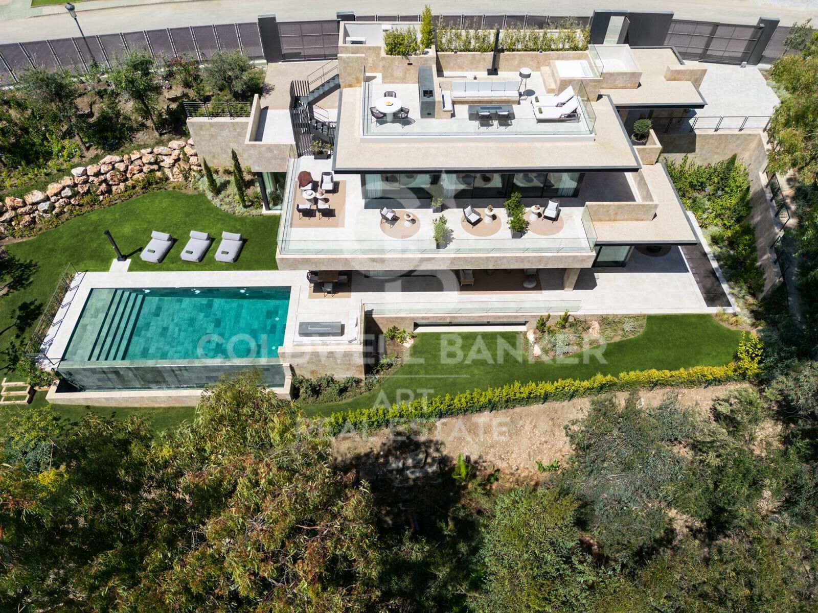 Elegant eco-conscious villa with panoramic views in prestigious La Cerquilla, Nueva Andalucía