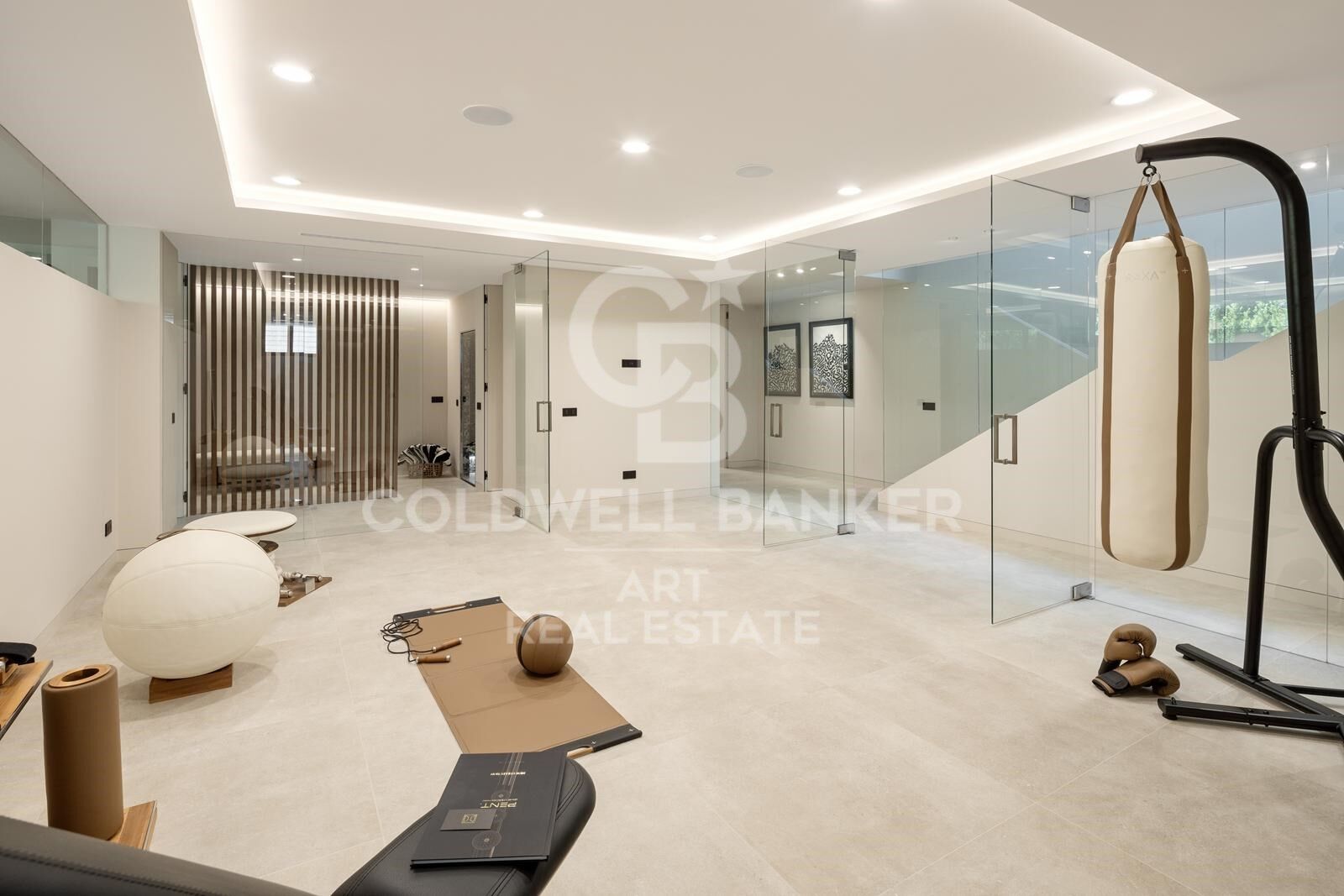 Elegant eco-conscious villa with panoramic views in prestigious La Cerquilla, Nueva Andalucía